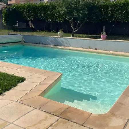 & Piscine A Ucel